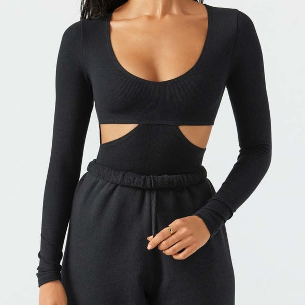 FULL LENGTH FITTED SCOOP NECK LONG SLEEVE WITH SIDE CUTOUT ACCENTS
